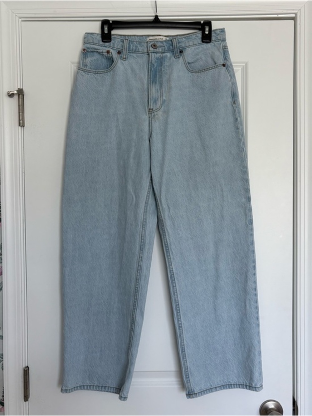 EUC Abercrombie & Fitch The Loose High Rise Jeans Size 8S